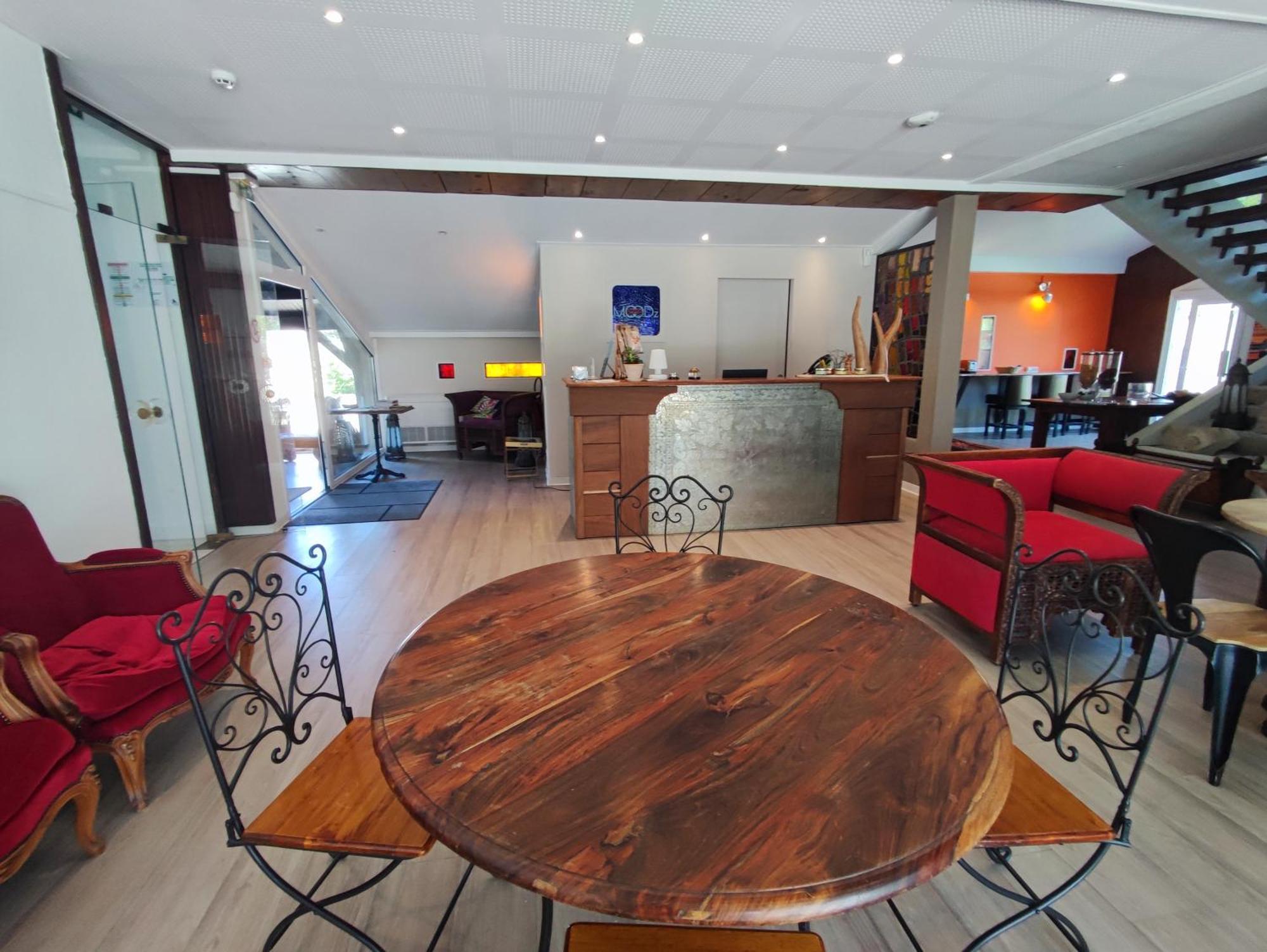Moodz Hotel Vienne Pont-Eveque ภายนอก รูปภาพ